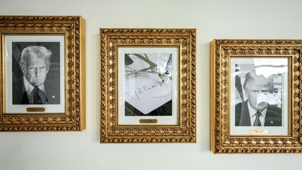 Дональд Трамп заменил портрет Джо Байдена в Белом доме - Sputnik Беларусь