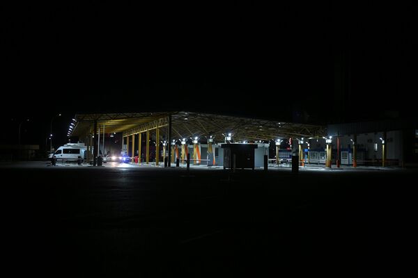 Долгие часы ожидания на польской границе не первый год расстраивают всех, кто ее пересекает. Но оказалось, что лучше долго ждать, чем совсем никак не ехать. - Sputnik Беларусь