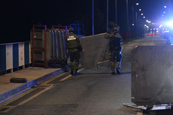 И управились быстро – фактически без четверти час уже можно было ехать. - Sputnik Беларусь