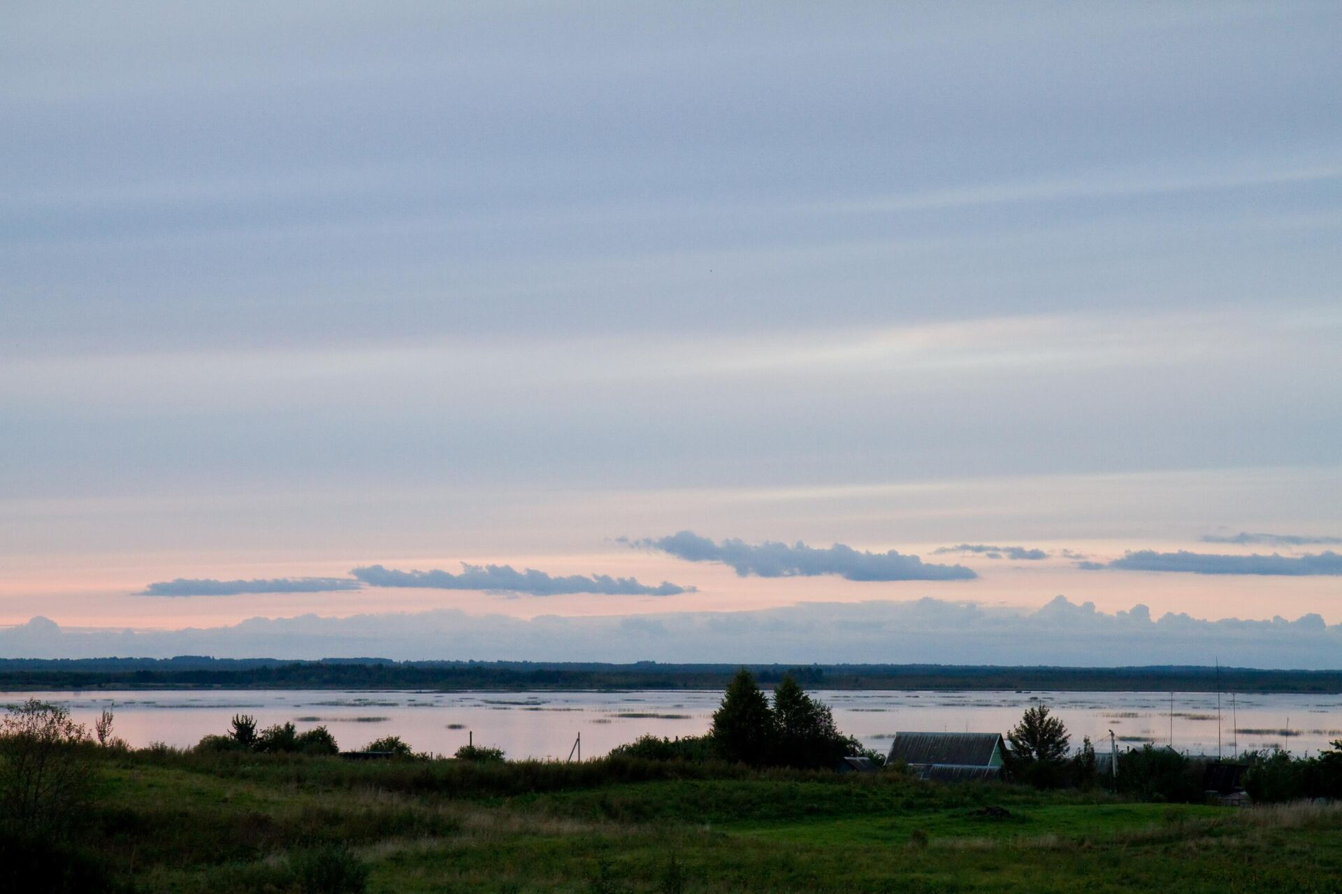 Озеро Освейское. Верхнедвинский район, Витебская область, Беларусь. - Sputnik Беларусь, 1920, 25.09.2025