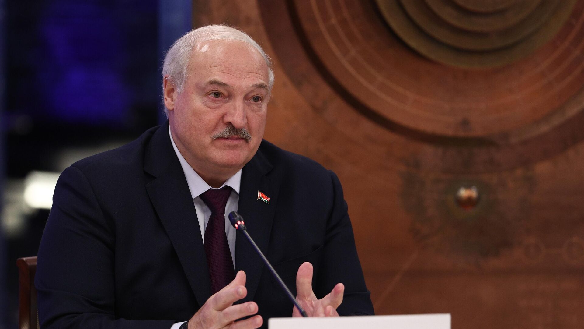 Лукашенко назвал главную причину замедления переговоров по Украине