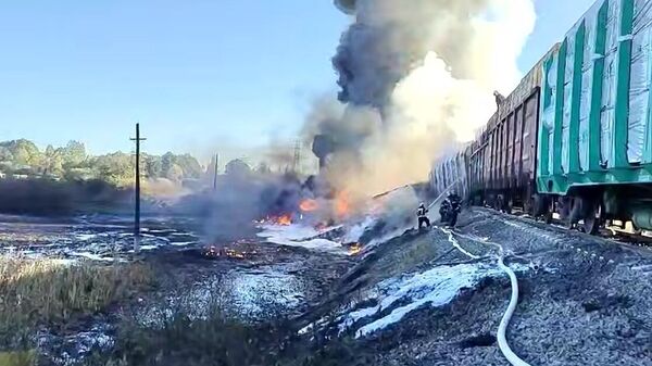 Поезд столкнулся  с грузовиком в Смоленской области - Sputnik Беларусь