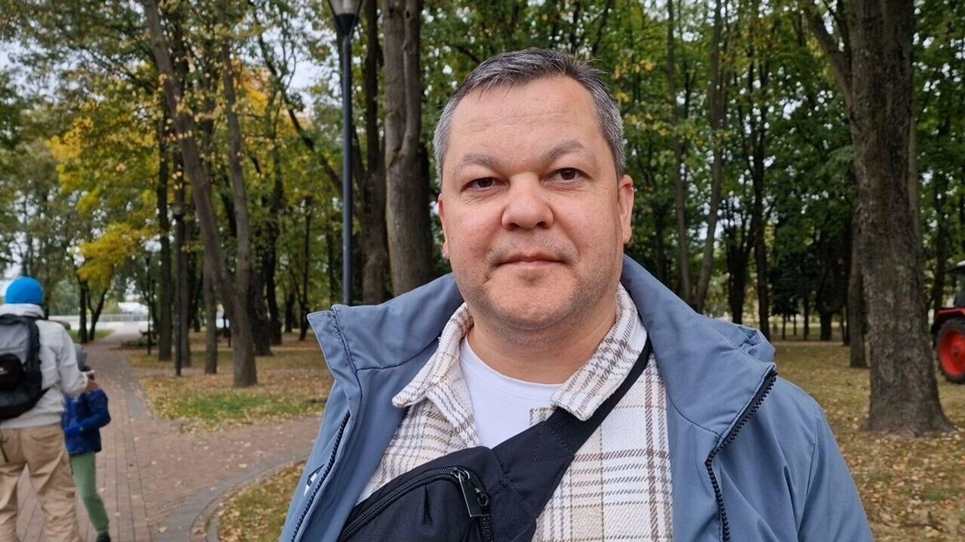 Макар приехал с семьей из Санкт-Петербурга