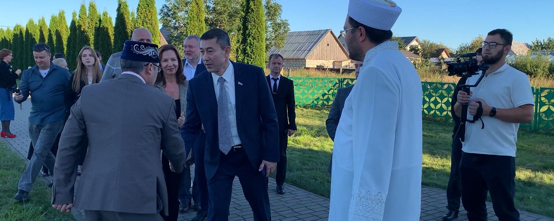 Белорусские татары познакомились с земляками из Крыма (видео) - Sputnik Беларусь, 1920, 28.09.2025