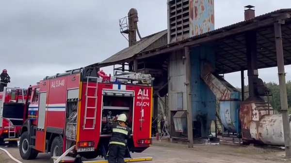 Работа подразделений МЧС на одном из предприятий Слуцка - Sputnik Беларусь