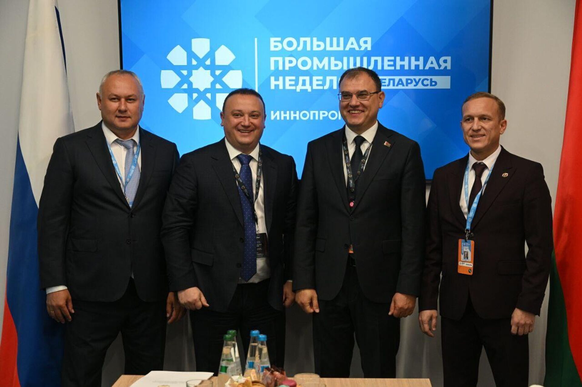 Слева направо: вице-премьер Башкортостана - министр промышленности Александр Шельдяев, первый вице-премьер Башкортостана Рустам Муратов, вице-премьер Беларуси Виктор Каранкевич, представитель Башкортостана при Торгпредстве России в Беларуси Константин Климин - Sputnik Беларусь, 1920, 29.09.2025