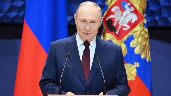 Президент Владимир Путин вручил госнаграды наставникам и учителям участников СВО - Sputnik Беларусь