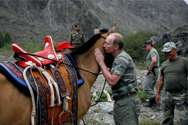 Старшыня ўрада Расіі Уладзімір Пуцін падчас знаходжання ў Тыве ў кастрычніку 2008 года. Старшыня ўрада Расіі Уладзімір Пуцін падчас знаходжання ў Тыве ў кастрычніку 2008 года. - Sputnik Беларусь