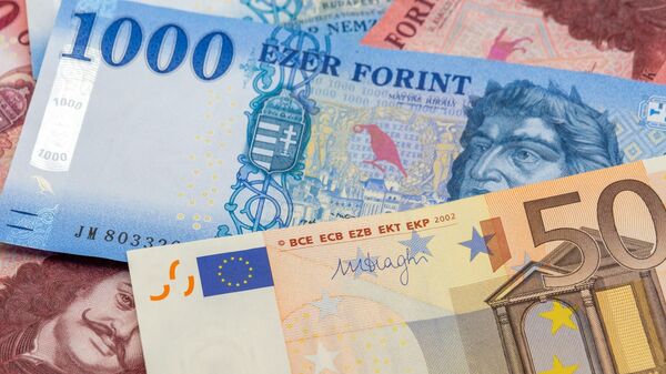 Венгерские форинты и евро - Sputnik Беларусь