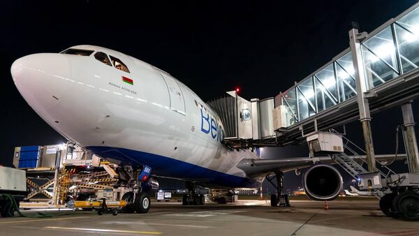 Подготовка к прямому рейсу Минск - Санья - Sputnik Беларусь