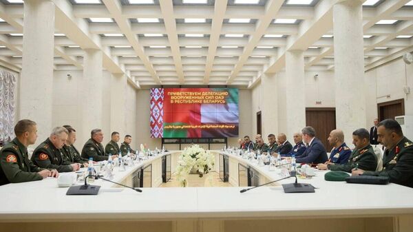 Представители Беларуси и ОАЭ в Минске обсудили военное сотрудничество - Sputnik Беларусь