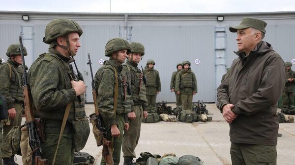 Александр Вольфович во время смотра подразделения - Sputnik Беларусь