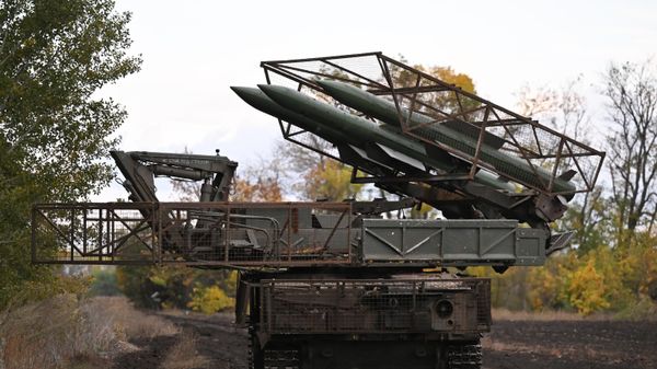 Пуско-заряжающая установка (ПЗУ) 9А39 зенитного ракетного комплекса (ЗРК) 9К37 Бук  - Sputnik Беларусь