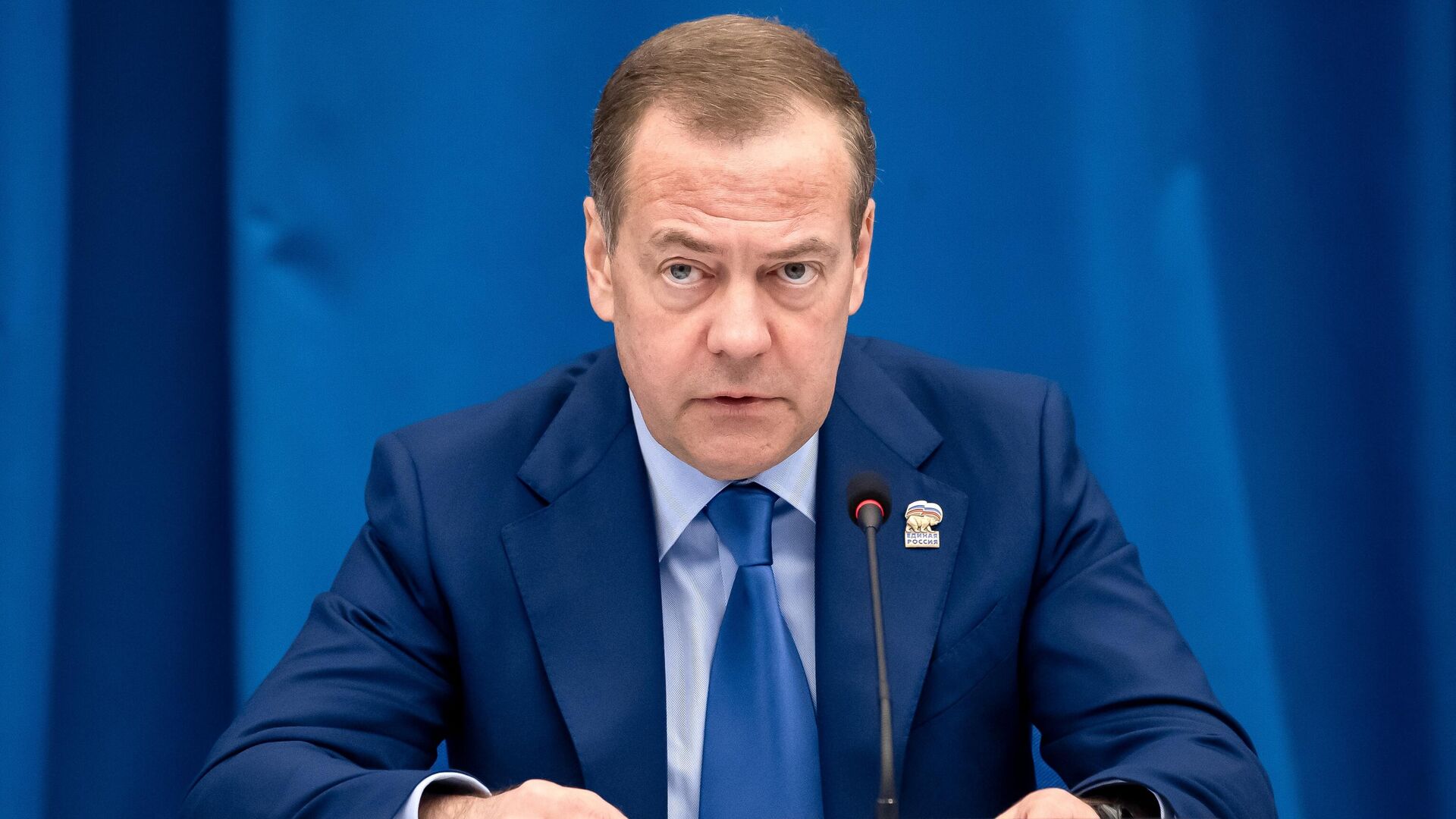 Медведев: Запад передал Украине €500 млрд, а Киев их разворовал