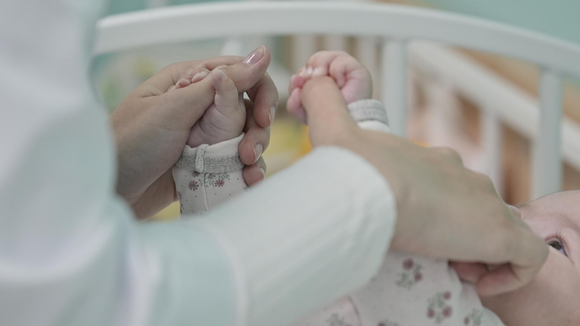 3-я городская детская клиническая больница Минска, волонтерский проект Няня вместо мамы 3-я городская детская клиническая больница Минска, волонтерский проект Няня вместо мамы - Sputnik Беларусь, 1920, 15.10.2025