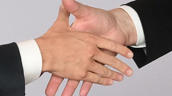 Рукопожатие, архивное фото - Sputnik Беларусь