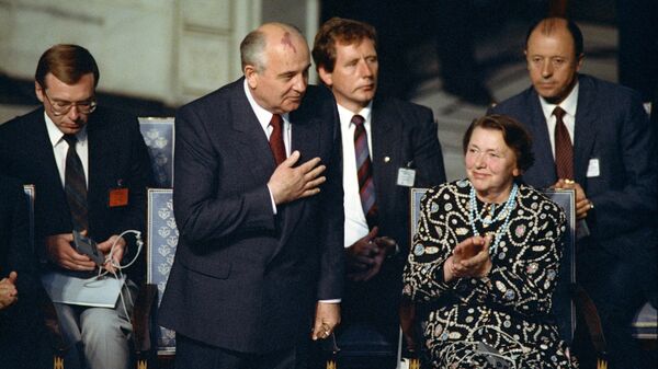 Михаил Горбачев во время церемонии вручения Нобелевской премии - Sputnik Беларусь