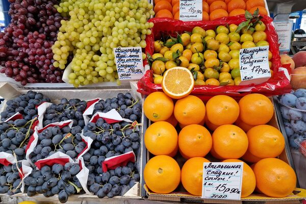 Виноград на Комаровском рынке - Sputnik Беларусь