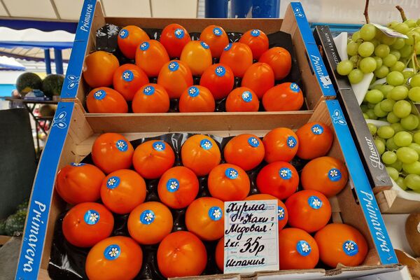 Фрукты на Комаровском рынке - Sputnik Беларусь