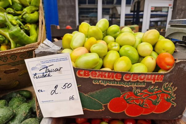 Томаты на Комаровском рынке - Sputnik Беларусь