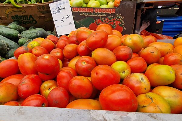 Томаты на Комаровском рынке - Sputnik Беларусь