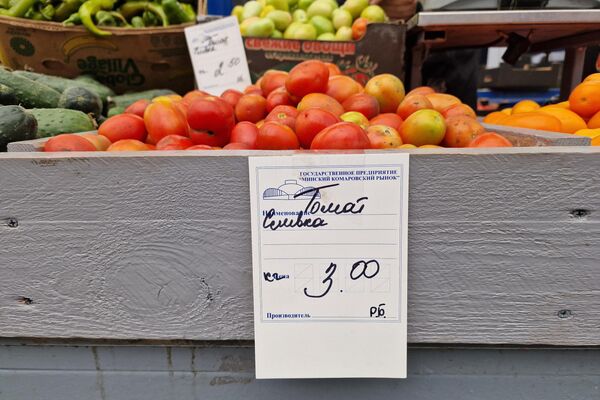 Томаты на Комаровском рынке - Sputnik Беларусь