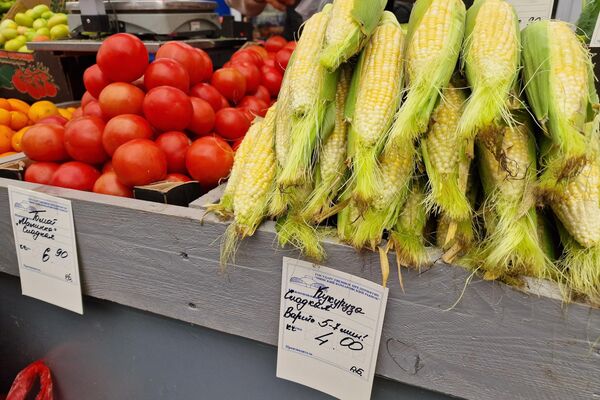 Овощи и зелень на Комаровском рынке - Sputnik Беларусь