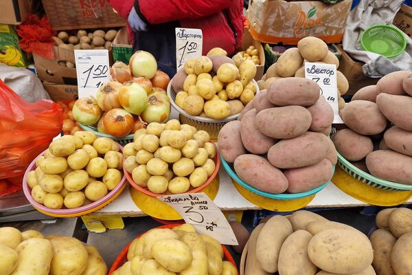 Овощи на Комаровском рынке - Sputnik Беларусь