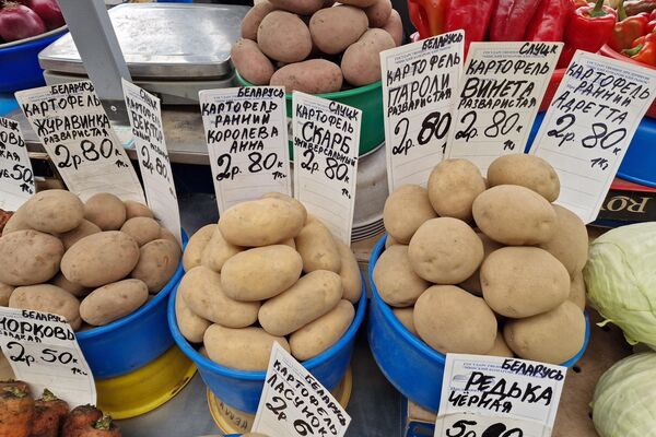 Овощи на Комаровском рынке - Sputnik Беларусь