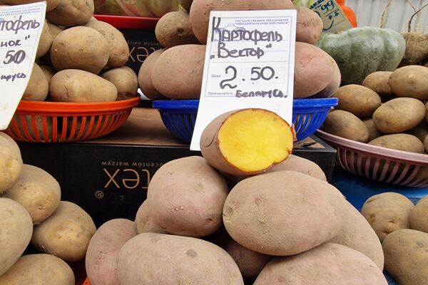 Овощи на Комаровском рынке - Sputnik Беларусь