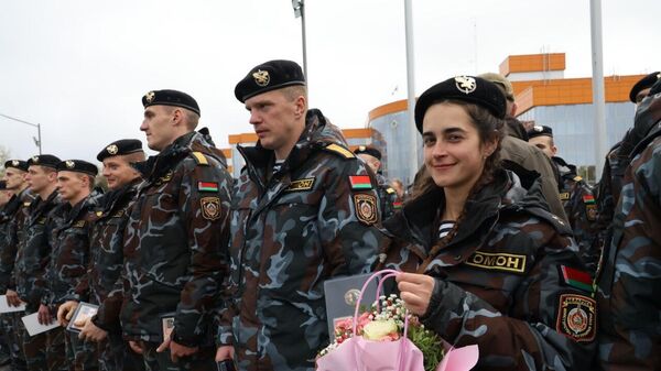 Супрацоўнікі МУС здалі іспыты на права нашэння чорнага берэта - Sputnik Беларусь