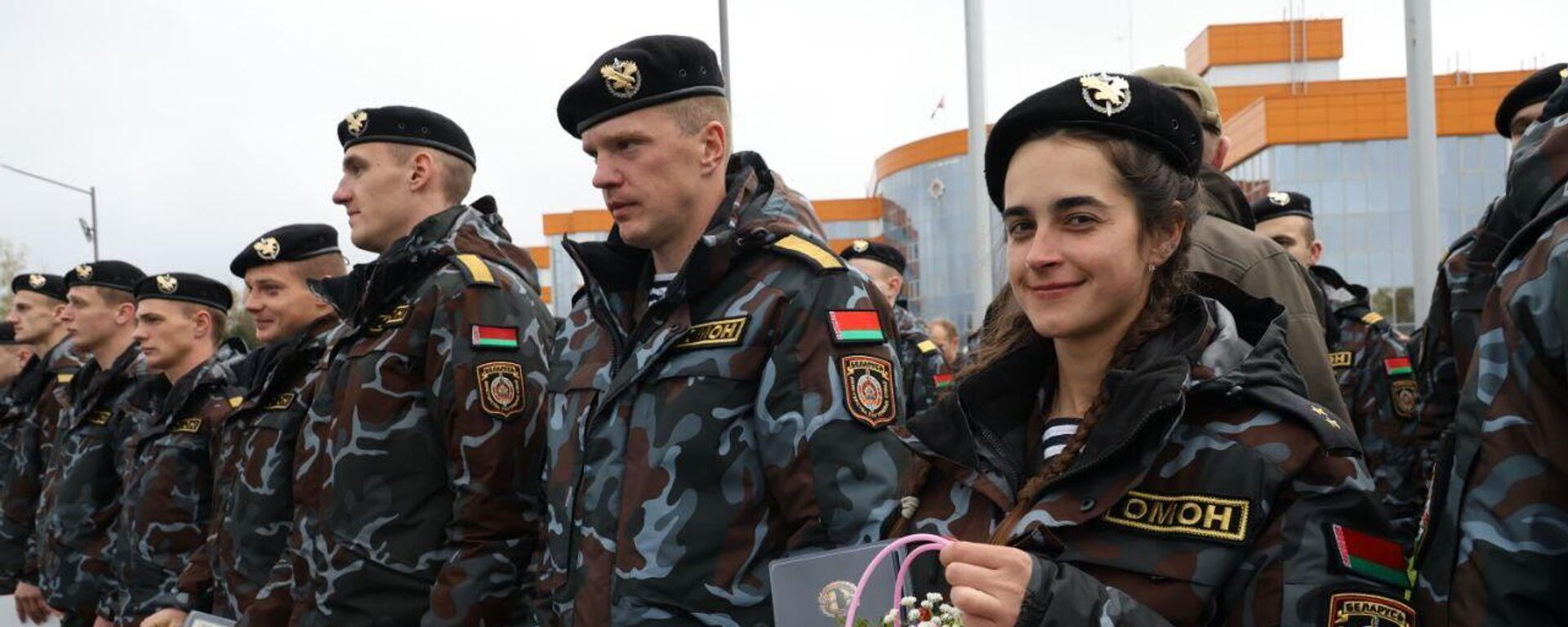 Супрацоўнікі МУС здалі іспыты на права нашэння чорнага берэта Супрацоўнікі МУС здалі іспыты на права нашэння чорнага берэта - Sputnik Беларусь, 1920, 16.10.2025