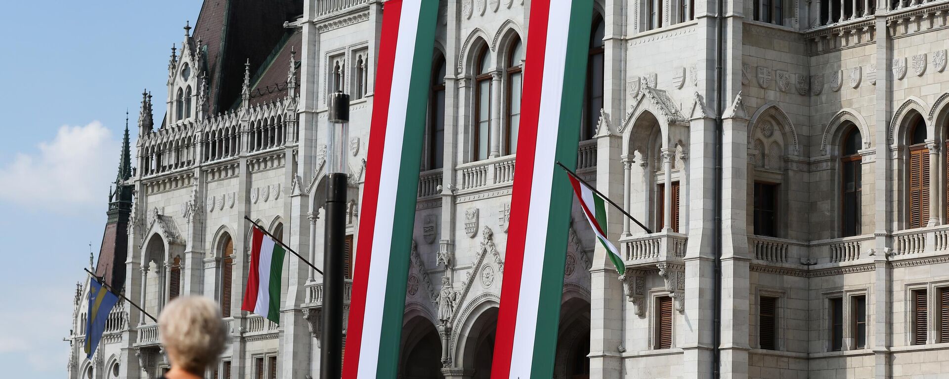 Флагі на парламенце Венгрыі - Sputnik Беларусь, 1920, 16.10.2025