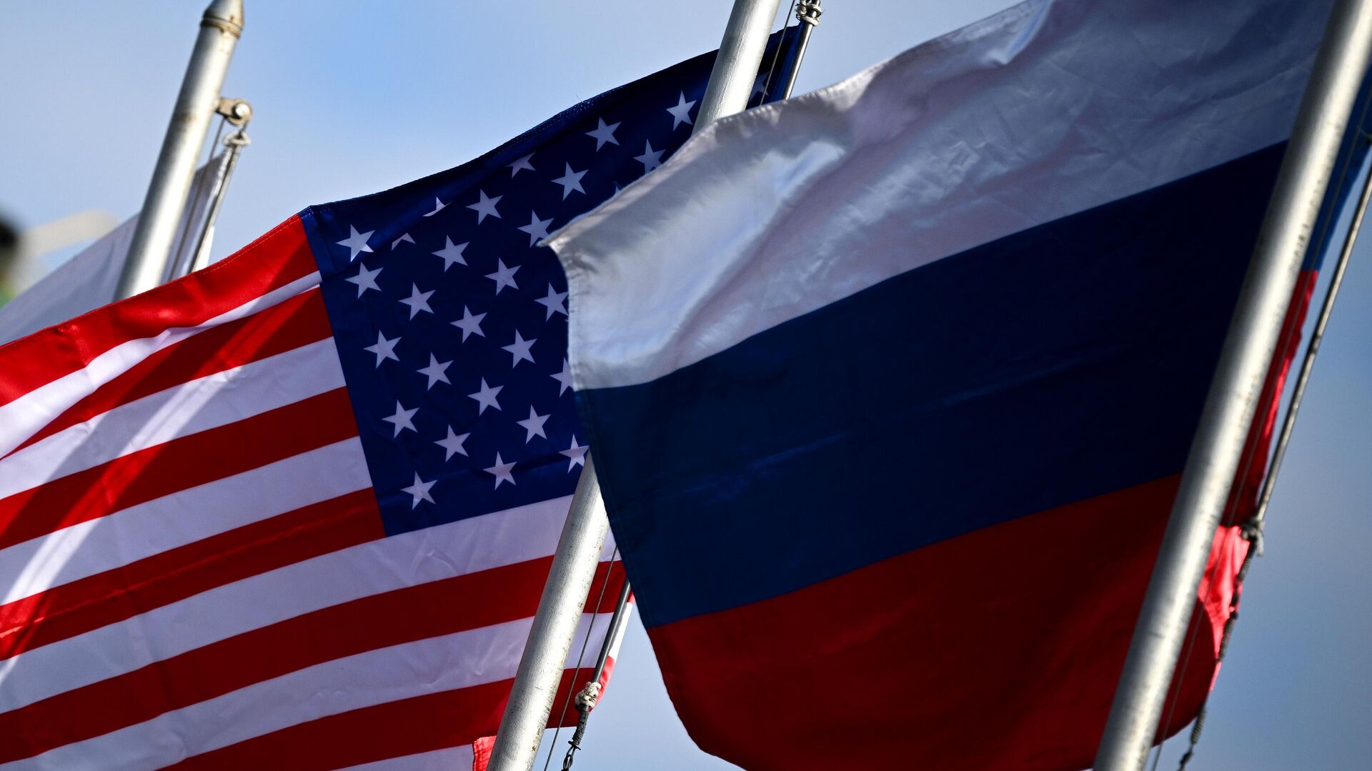 Ушаков рассказал подробности разговора Путина и Трампа