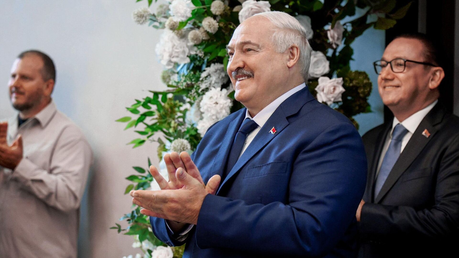 Свадебный бум начался в Лошицком парке после приезда туда Лукашенко