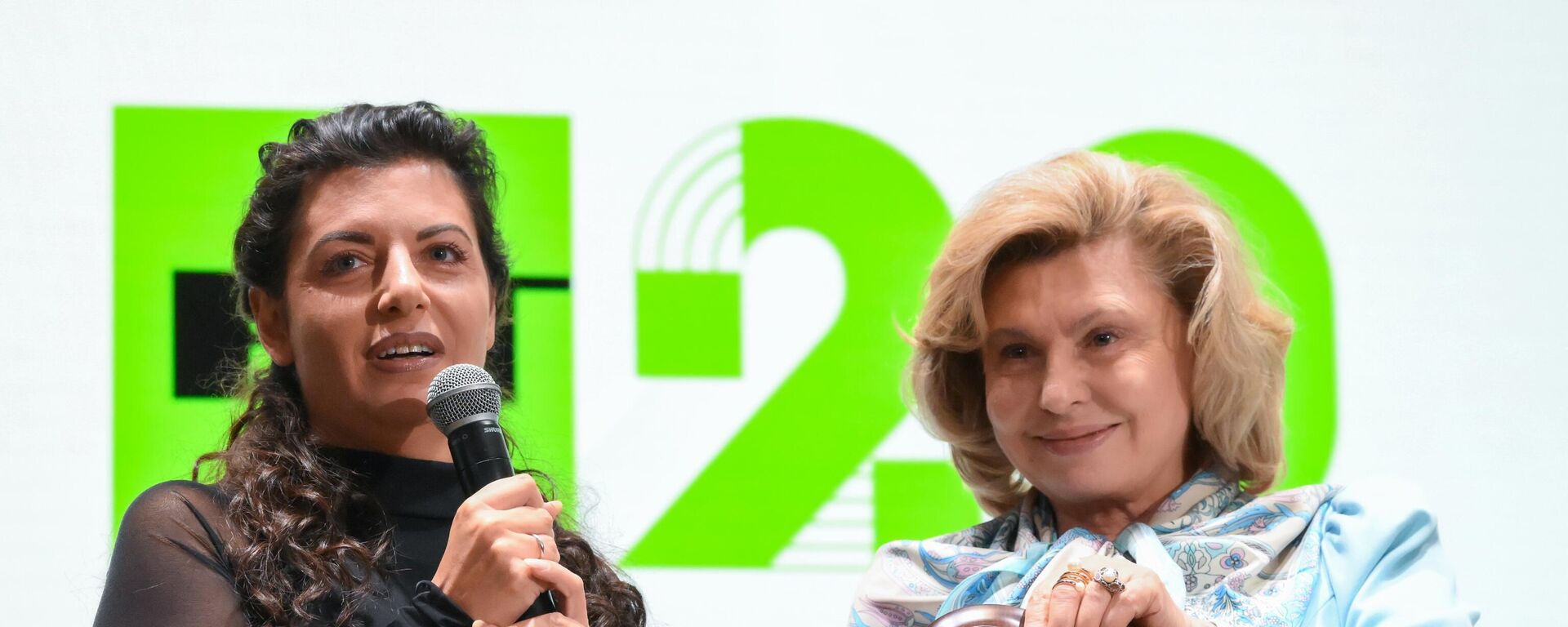 Маскалькова ўручыла Сіманьян узнагароду Упаўнаважанага за абарону праў чалавека - Sputnik Беларусь, 1920, 17.10.2025