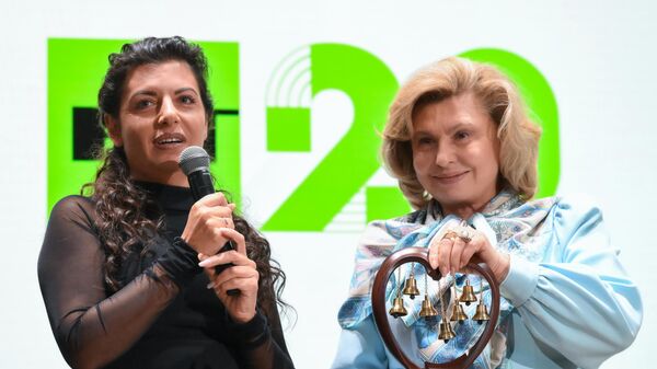 Маскалькова ўручыла Сіманьян узнагароду Упаўнаважанага за абарону праў чалавека - Sputnik Беларусь
