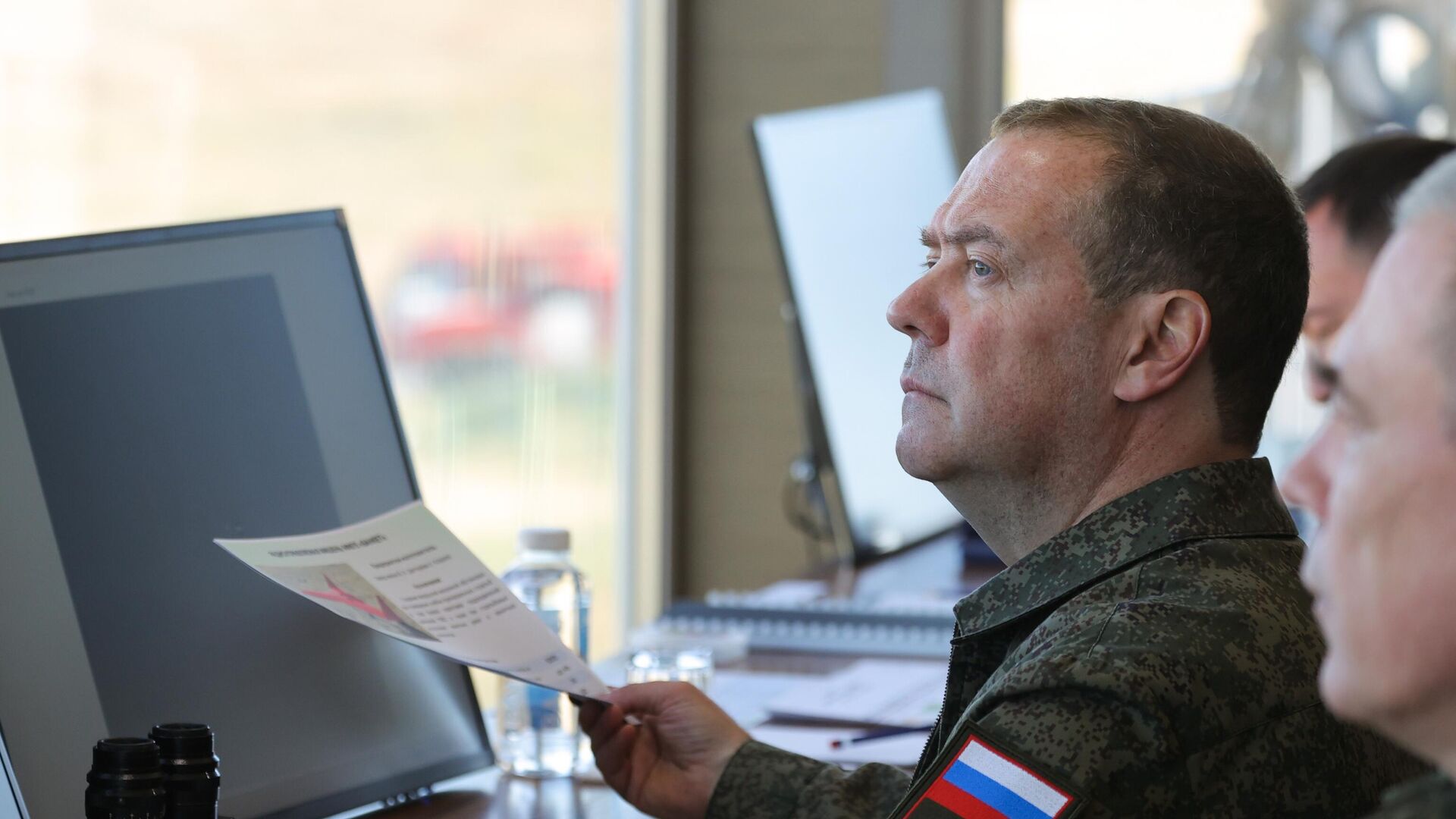 Медведев посетил испытания перспективных образцов вооружения
