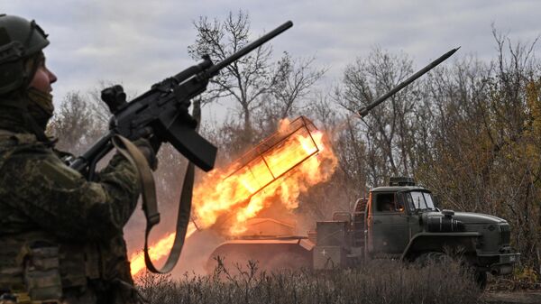 Боевая работа РСЗО Град в зоне СВО - Sputnik Беларусь