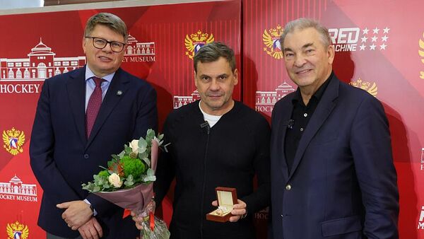 Дмитрию Квартальному вручили перстень Зала славы хоккея  - Sputnik Беларусь