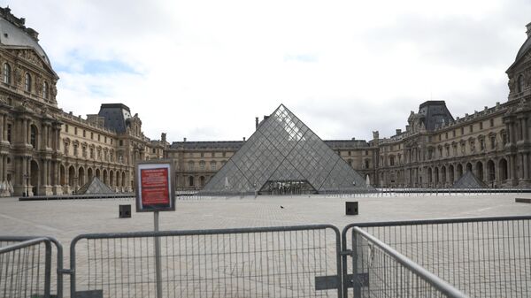 Лувр в Париже - Sputnik Беларусь