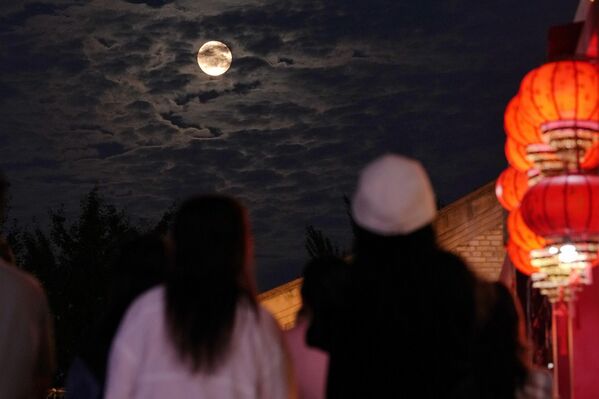 Полная Луна в Пекине. - Sputnik Беларусь