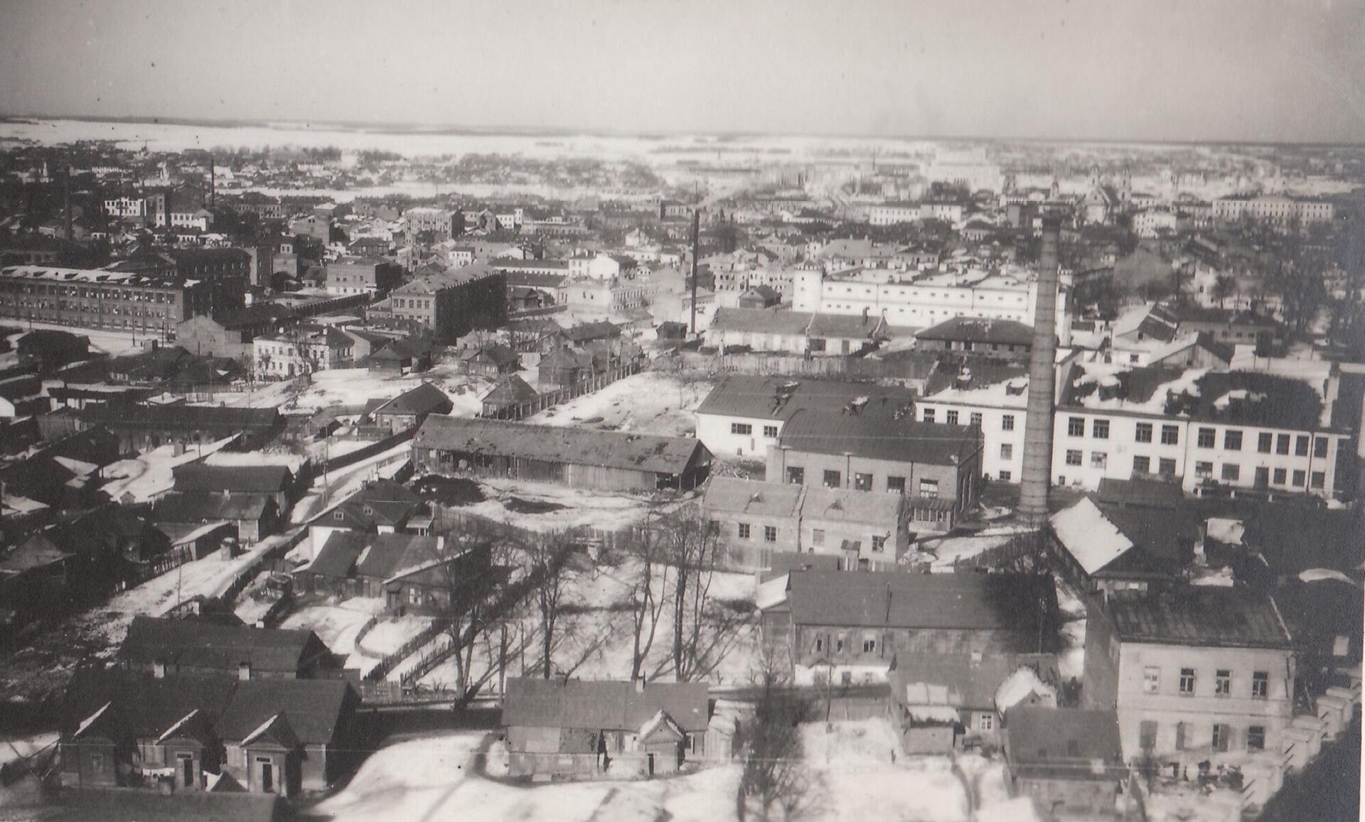 Улица Трубная в Минске, на дальнем плане виден Пищаловский замок, 1942 год - Sputnik Беларусь, 1920, 22.10.2025