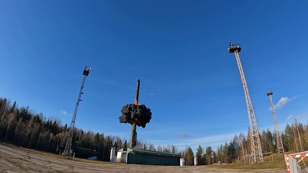 Пуск міжкантынентальнай балістычнай ракеты "Ярс". Пуск міжкантынентальнай балістычнай ракеты "Ярс". - Sputnik Беларусь