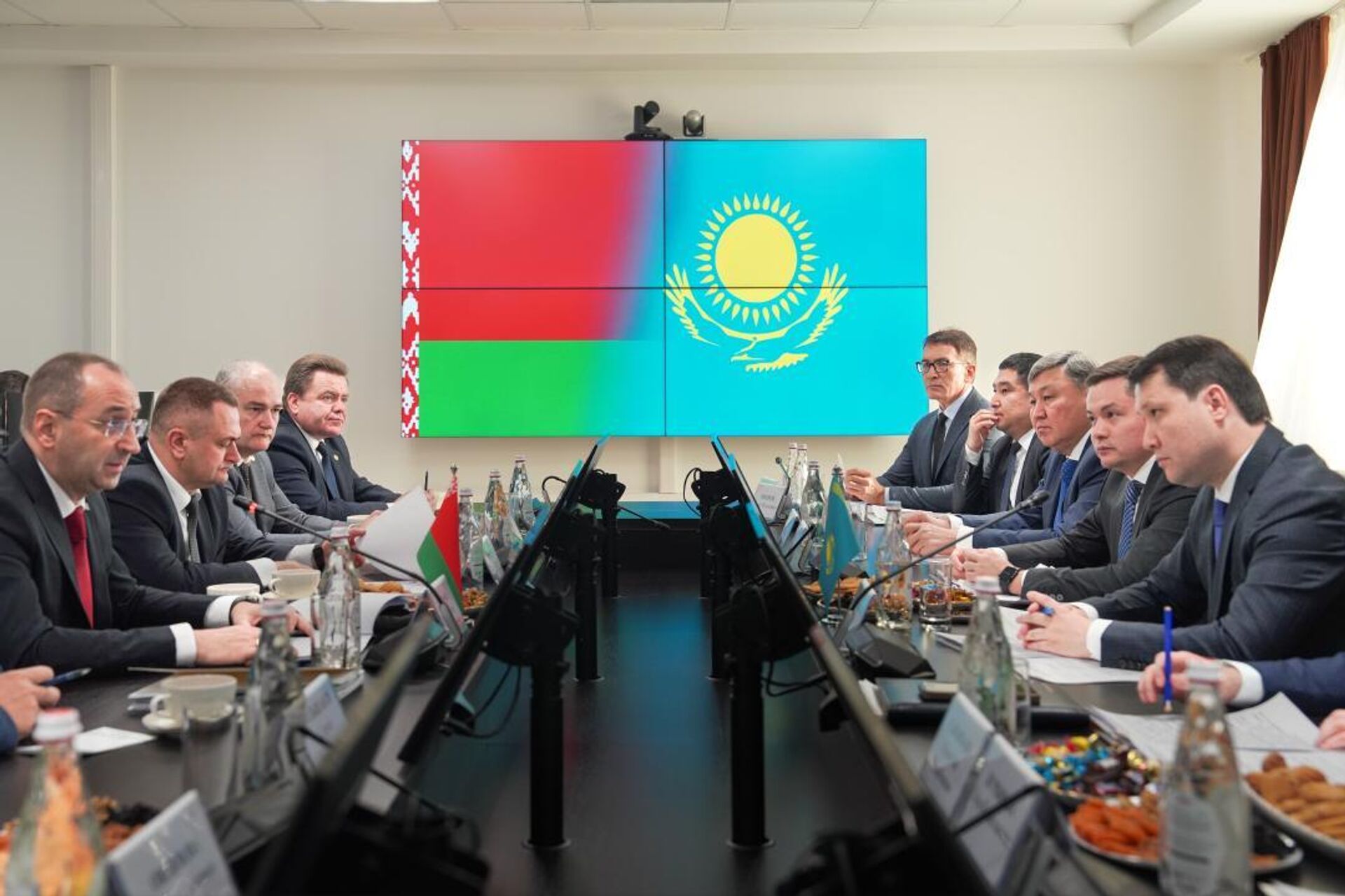 Делегация Минсельхозпрода Беларуси во главе с замминистра Александром Яковчицем в Казахстане - Sputnik Беларусь, 1920, 23.10.2025