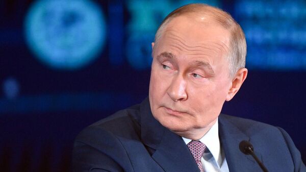 Прэзідэнт РФ Уладзімір Пуцін на XVII з'ездзе Рускага геаграфічнага таварыства - Sputnik Беларусь