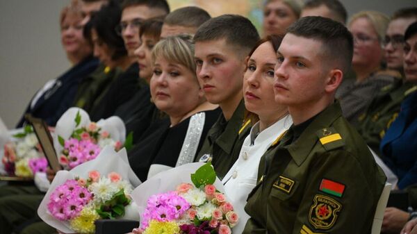 Награждение лучших белорусских военных-срочников - Sputnik Беларусь