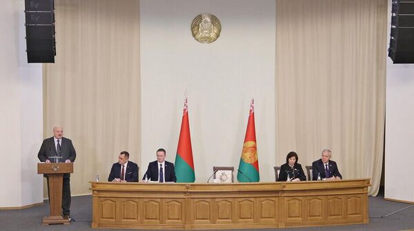 Совещание с участием президента Беларуси Александра Лукашенко  в Витебской области, 24 октября 2025 года - Sputnik Беларусь