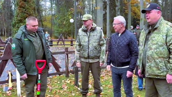 Вячеслав Фетисов в нацпарке Беловежская пуща - Sputnik Беларусь