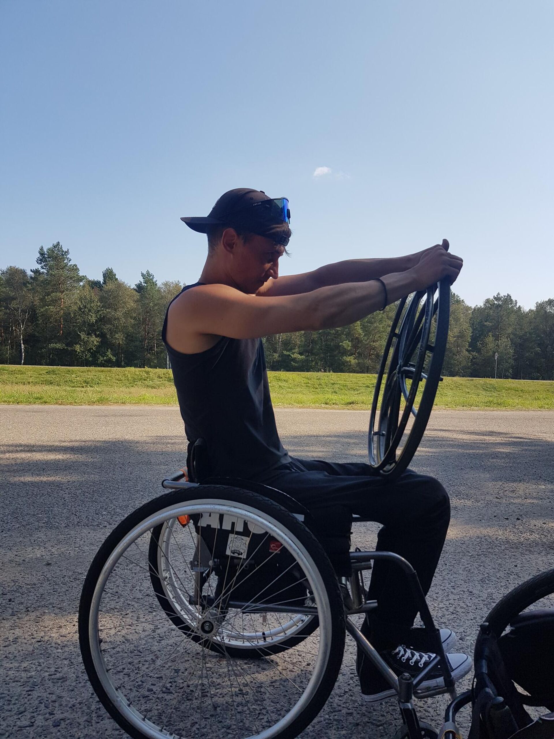 Виктор - инвалид-колясочник - Sputnik Беларусь, 1920, 27.10.2025